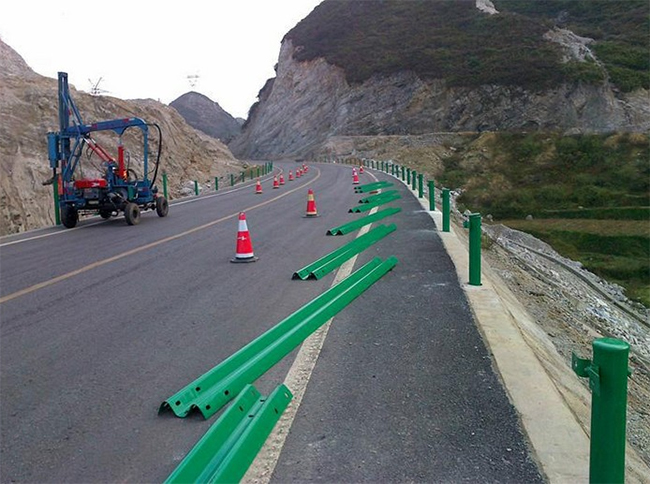 巴音郭楞高速公路护栏的设计要素有哪些？